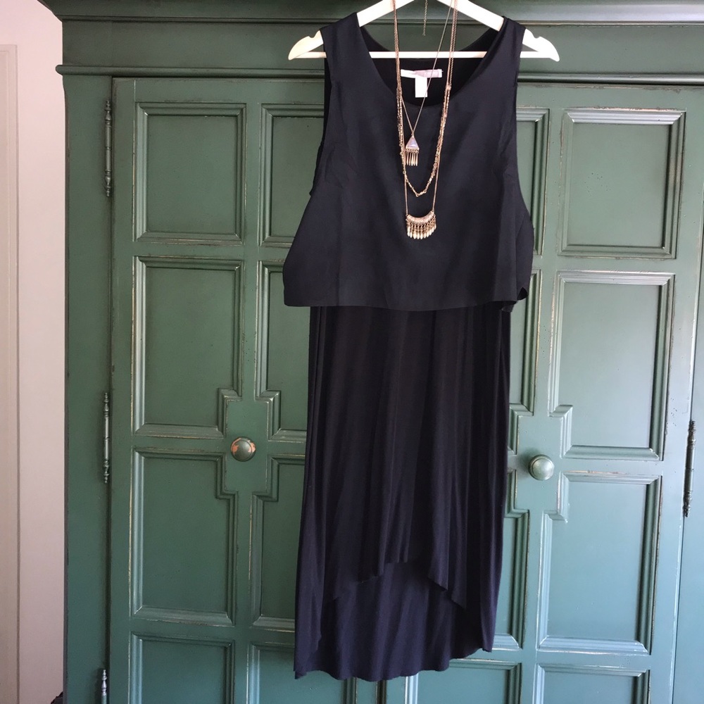 Black sleeveless dress